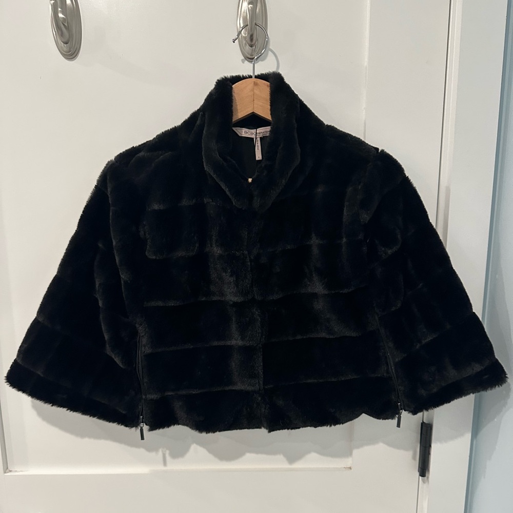 BCBGeneration Black Faux Fur Cape Size S - Picture 2 of 4